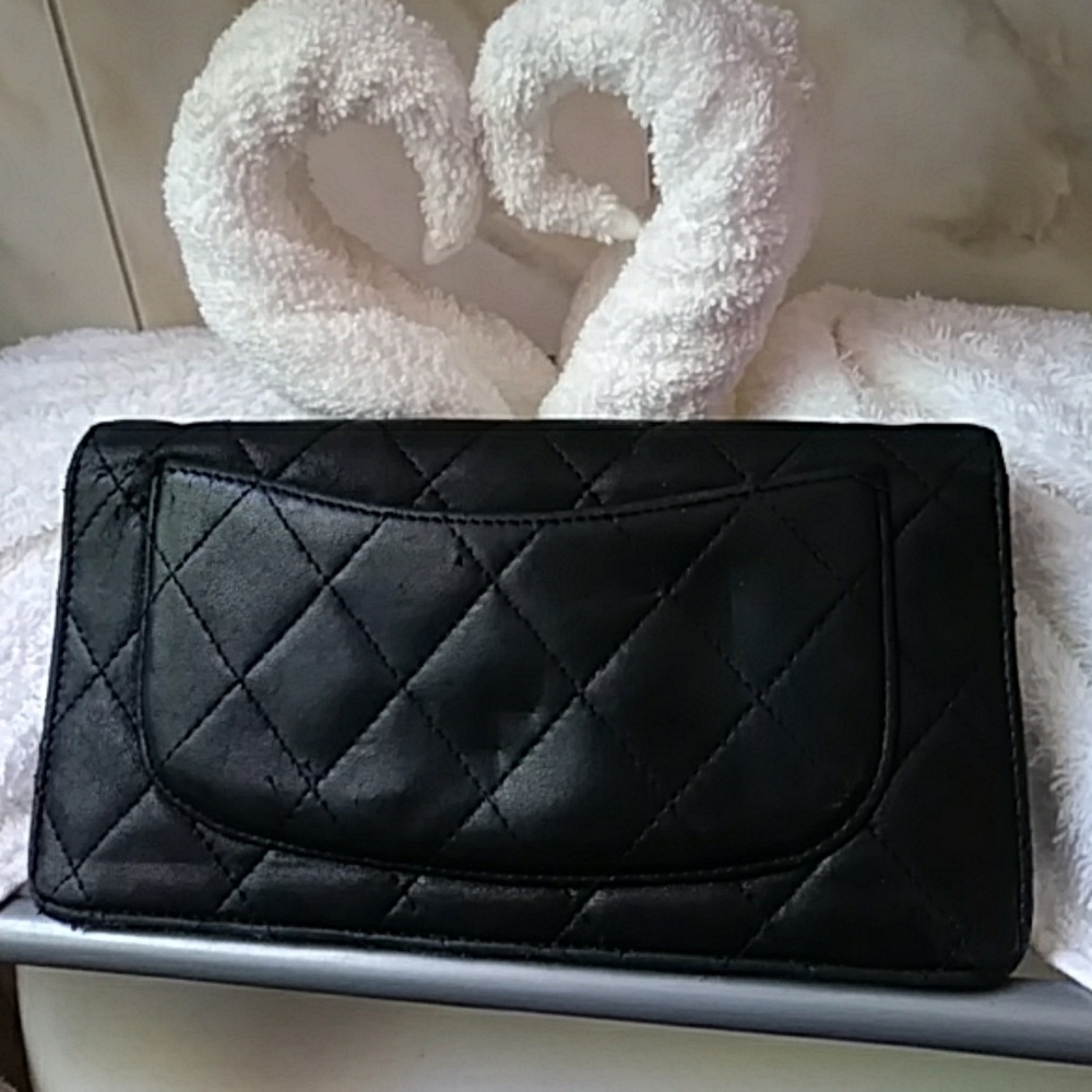 AUTHENTIC CHANEL LEATHER WALLET - Picture 2 of 7
